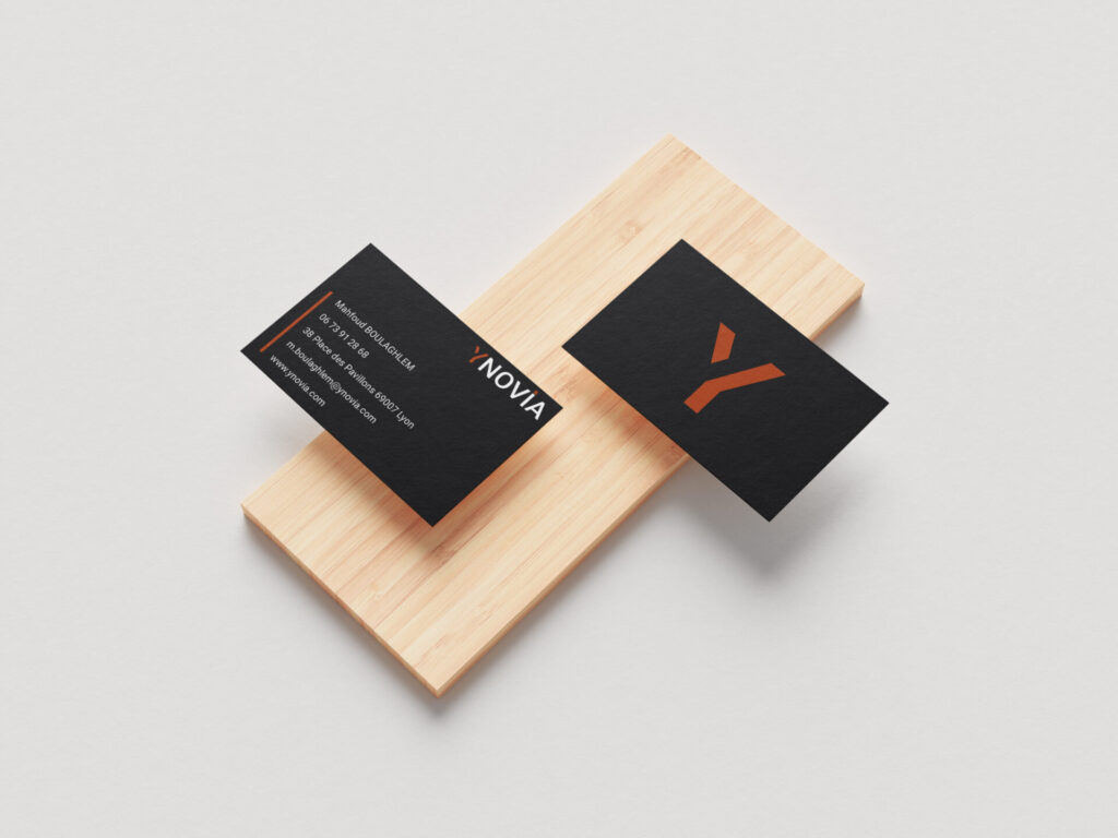 Mockups Design projet Ynovia carte de visite, page d'accueil